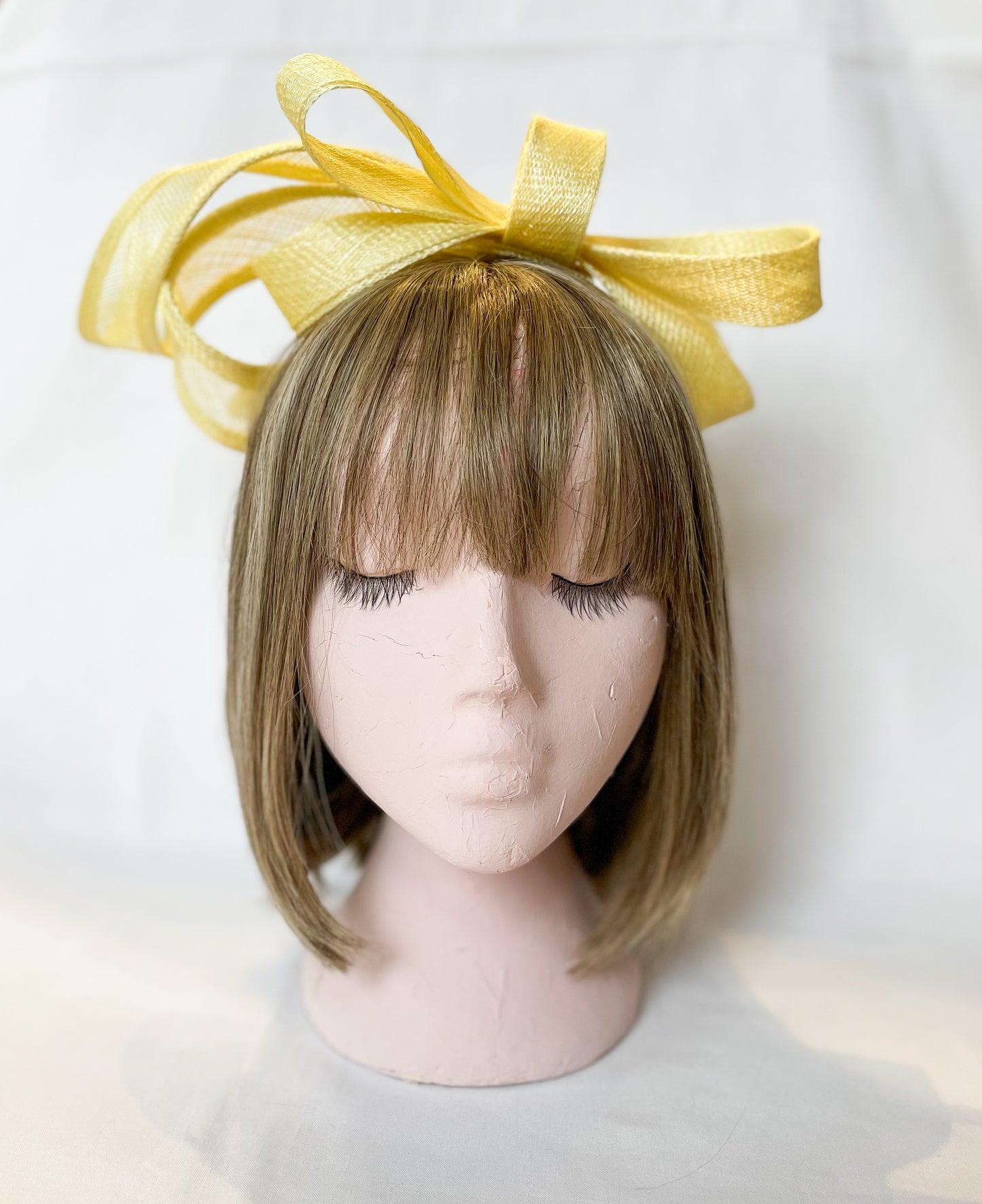 Lemon bow detail fascinator