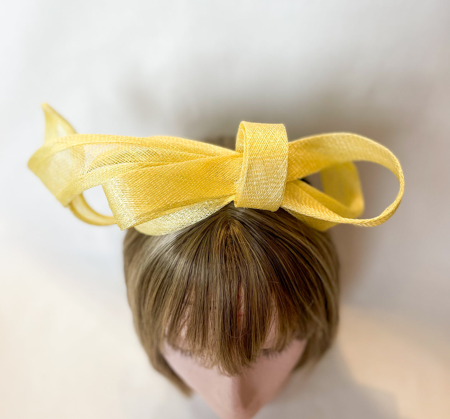 Lemon bow detail fascinator