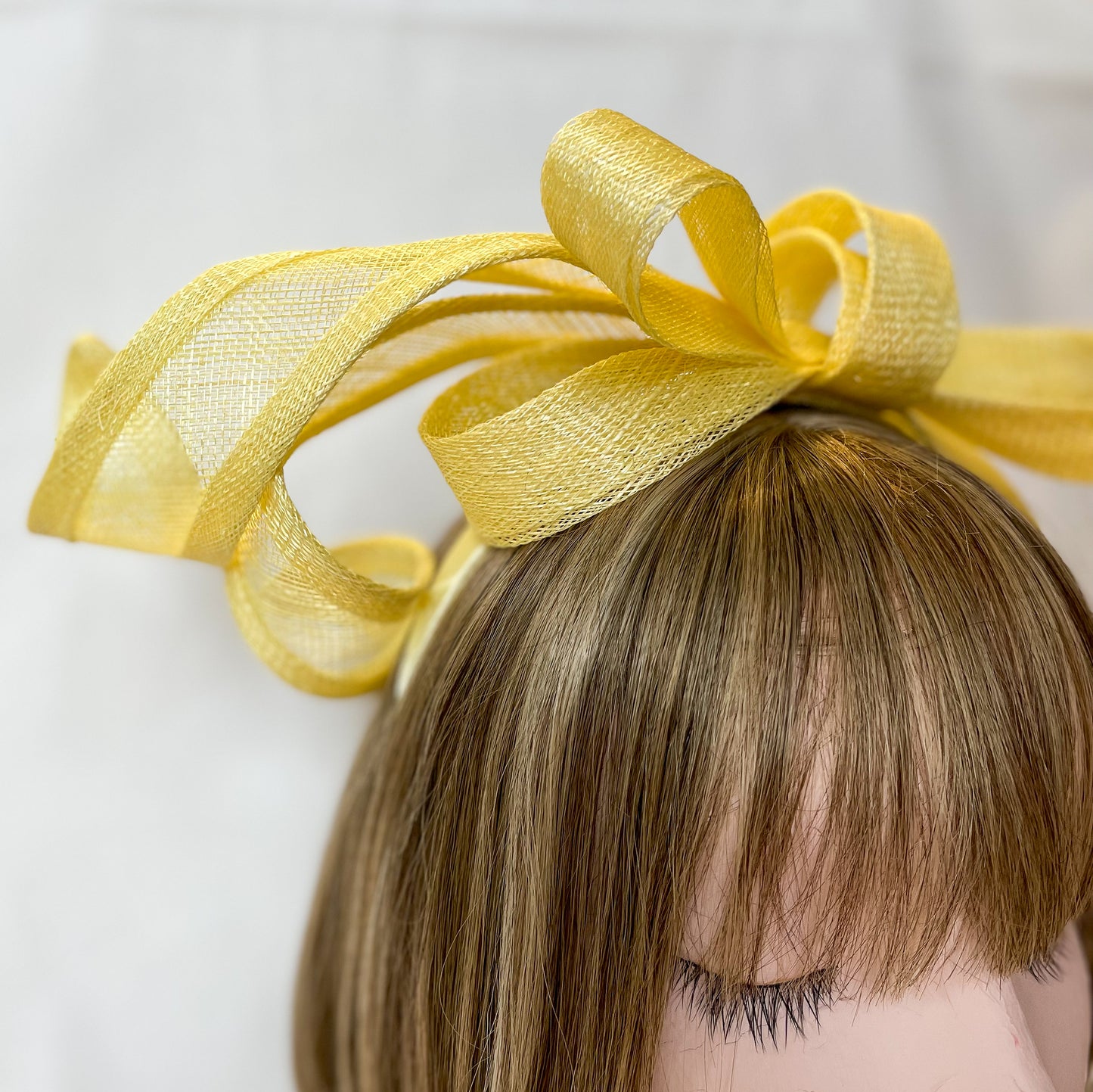 Lemon bow detail fascinator